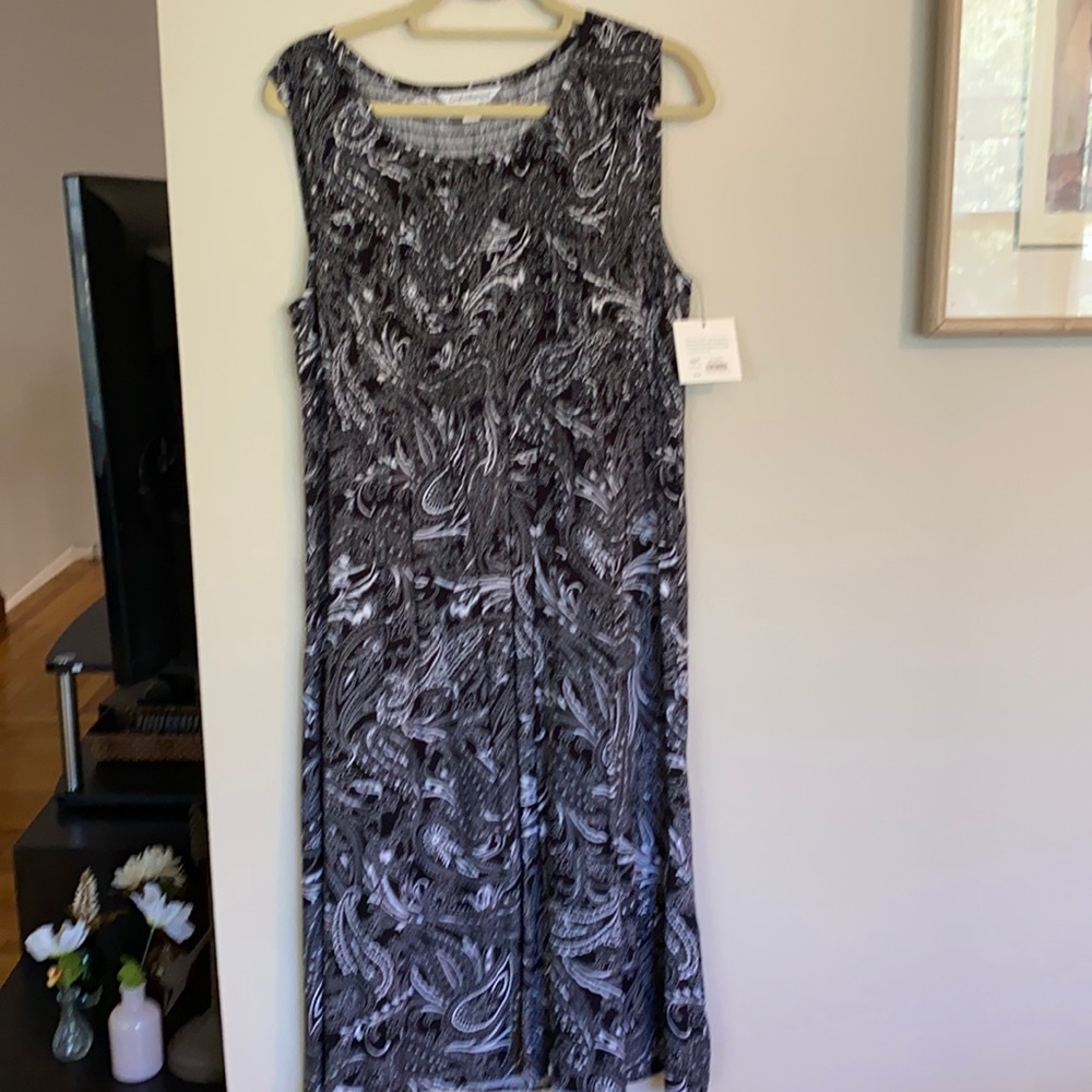 Knit sleeveless dress with gathered top